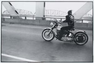 Danny Lyon, Crossing the Ohio, Louisville, 1966/later, gelatin silver print, 16 in. x 20 in. (40.64 cm x 50.8 cm), Gift of Dr. Stephen Nicholas 2009.212