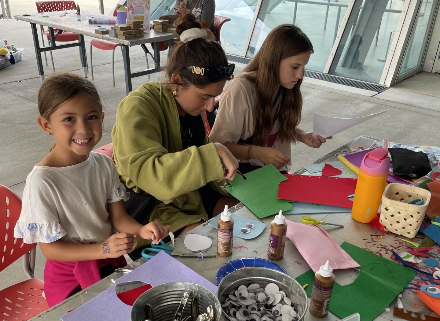 A family making art projects at the Akron Art Museum