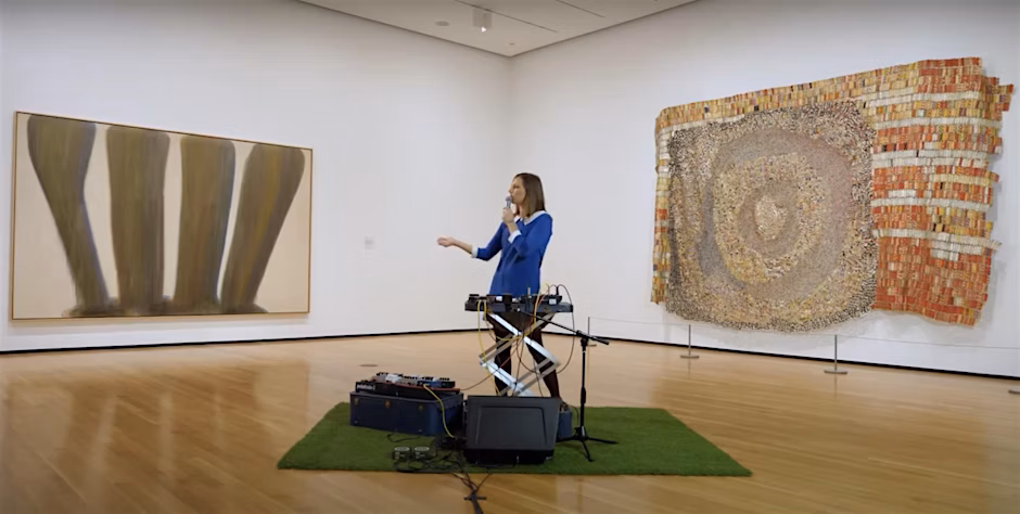 Uno Lady performing at the Akron Art Museum